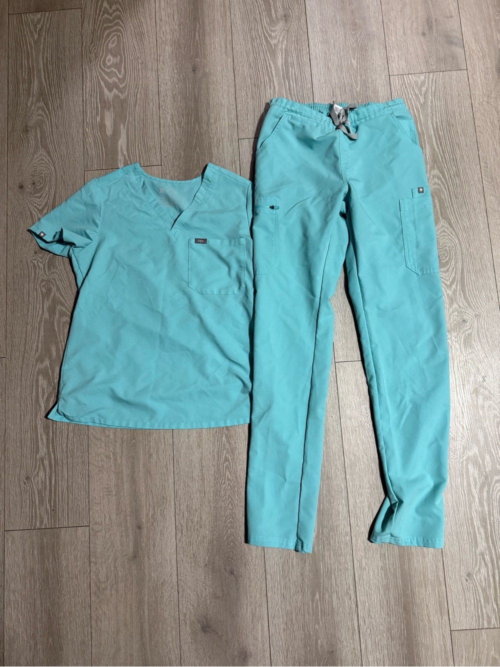 Figs Women's Teal Scrub Top & straight leg Pants